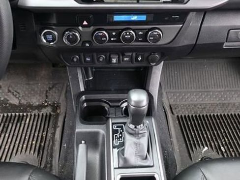 Used 2023 Toyota Tacoma TRD Off-Road image 16