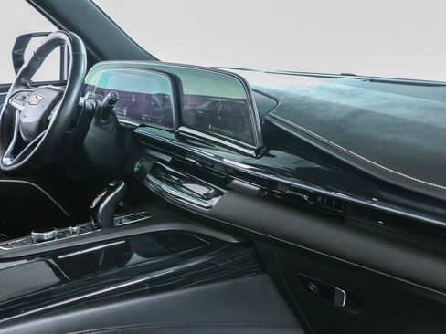 Used 2024 Cadillac Escalade Sport w/ LPO, ONYX Package AWD/4WD image 32