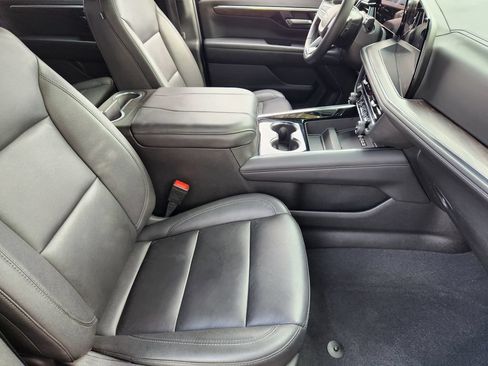 Used 2025 Chevrolet Tahoe LT AWD/4WD image 9