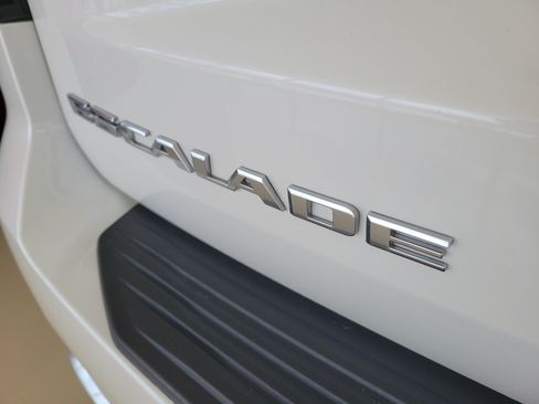Used 2023 Cadillac Escalade Premium Luxury RWD image 10
