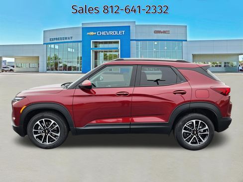 Used 2025 Chevrolet TrailBlazer LT FWD image 4