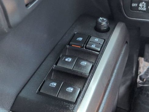 Used 2022 Toyota Tacoma SR5 RWD image 23