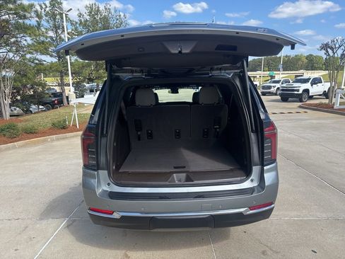 Used 2025 Chevrolet Suburban LT image 14