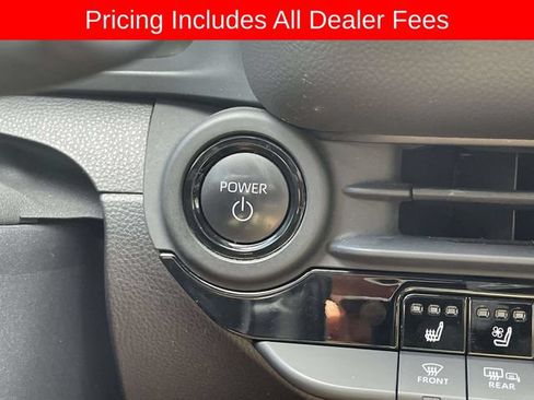 Used 2025 Toyota Crown Platinum AWD/4WD image 32