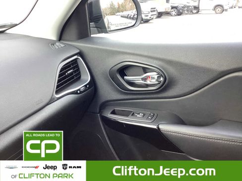 Certified 2023 Jeep Cherokee Altitude Lux image 25