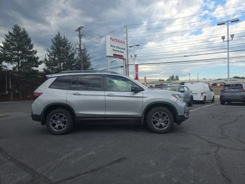 Used 2024 Honda Passport TrailSport image 4