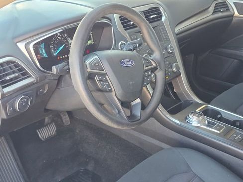 Used 2018 Ford Fusion SE image 7