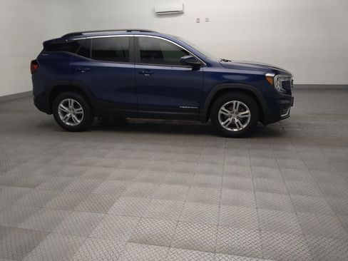 Used 2022 GMC Terrain SLE w/ Driver Convenience Package FWD image 11