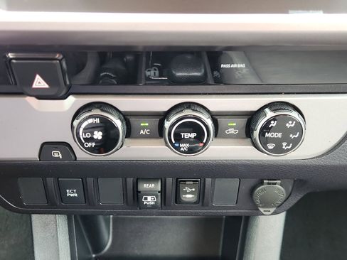 Used 2018 Toyota Tacoma SR5 image 22