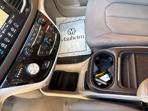 Used 2020 Chrysler Pacifica Touring w/ Advanced Safetytec Group FWD image 19