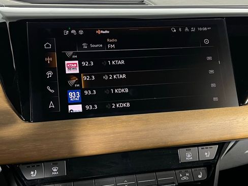 Used 2024 Audi e-tron GT Premium Plus image 17