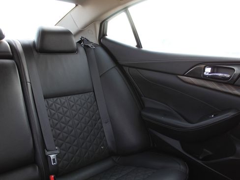 Used 2017 Nissan Maxima Platinum image 14