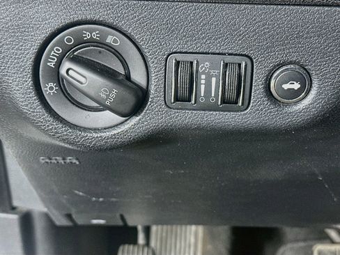 Used 2014 Chrysler 300 C RWD image 17