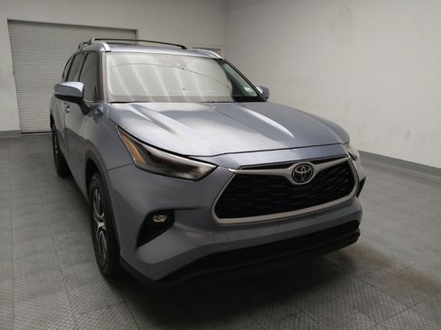 Used 2022 Toyota Highlander XLE FWD image 14