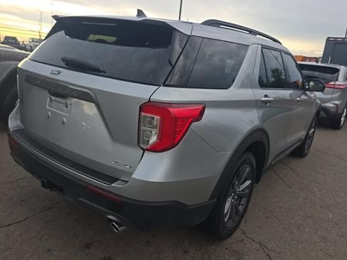 Used 2023 Ford Explorer XLT w/ Equipment Group 202A AWD/4WD image 3