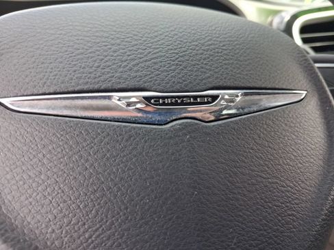 Used 2022 Chrysler Pacifica Touring-L FWD image 28