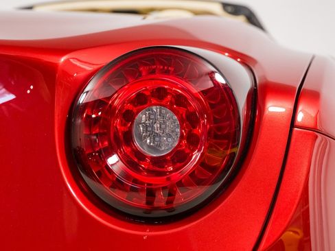 Used 2015 Ferrari California T RWD image 50