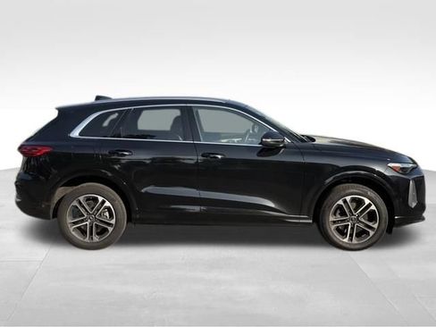 Certified 2025 Audi Q5 Premium Plus w/ Premium Plus AWD/4WD image 8