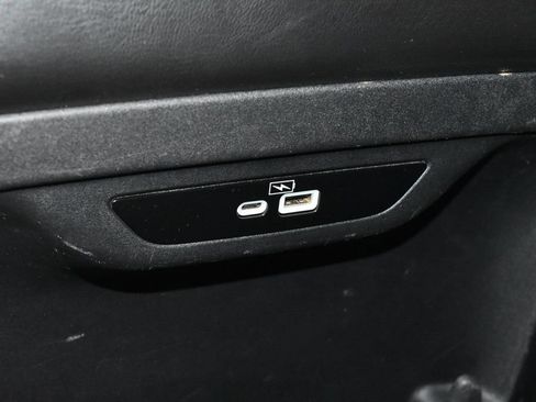 Used 2023 Chrysler Pacifica Touring-L FWD image 21