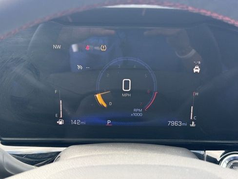Used 2025 Chevrolet Trax RS FWD image 24