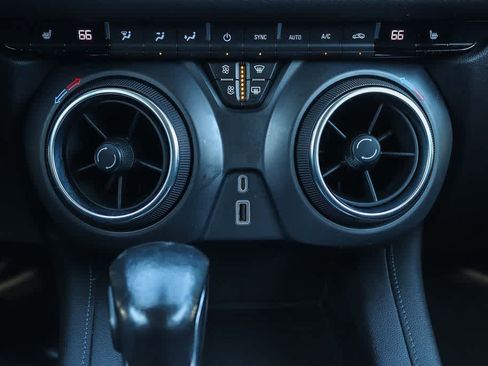 Used 2020 Chevrolet Blazer LT FWD image 13