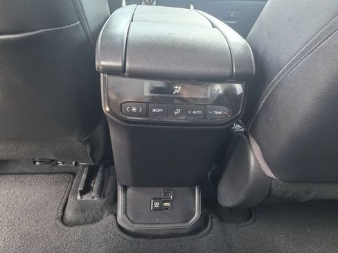 Used 2021 Toyota Highlander XLE FWD image 28