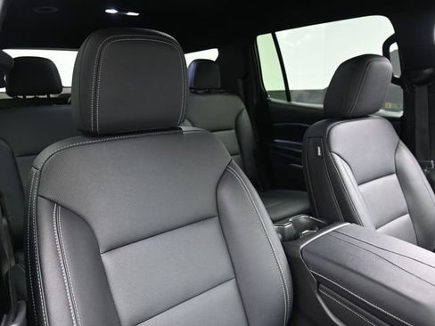 Used 2025 Chevrolet Traverse LT image 29