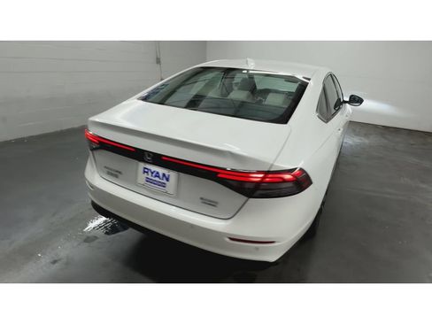 Used 2024 Honda Accord Touring image 8