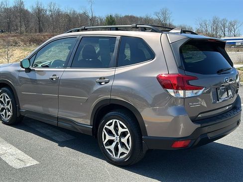 Used 2023 Subaru Forester Premium image 6