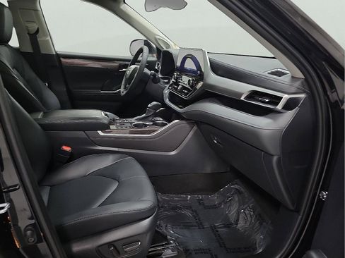 Certified 2026 Toyota Highlander Platinum AWD/4WD image 15