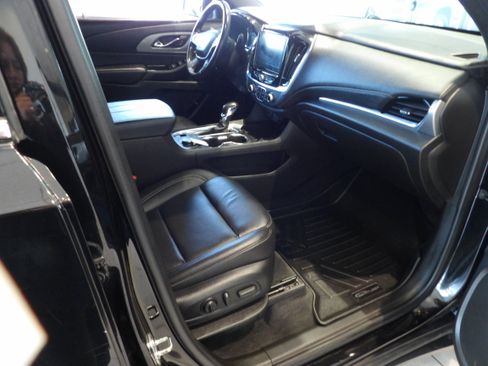 Used 2022 Chevrolet Traverse LT AWD/4WD image 24
