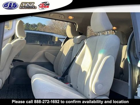 Used 2014 Toyota Sienna LE FWD image 4
