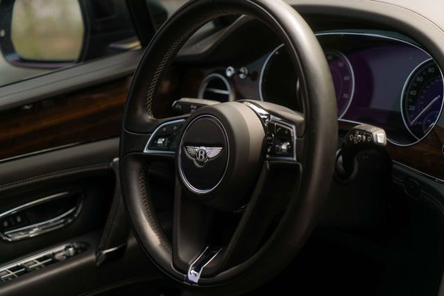 Used 2018 Bentley Bentayga AWD/4WD image 41