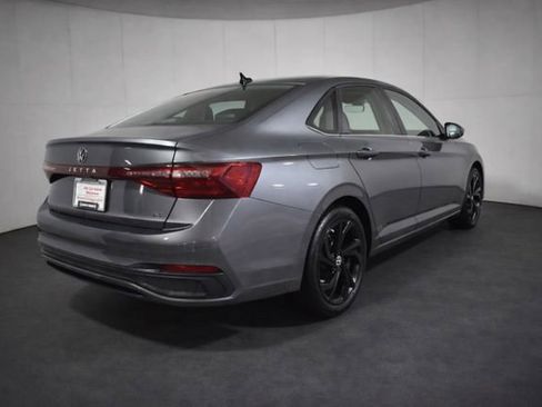 Used 2025 Volkswagen Jetta SE image 4