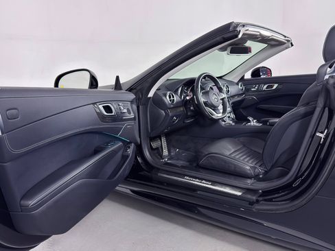 Used 2017 Mercedes-Benz SL 550 image 32