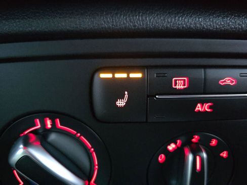 Used 2014 Volkswagen Beetle 1.8T image 23