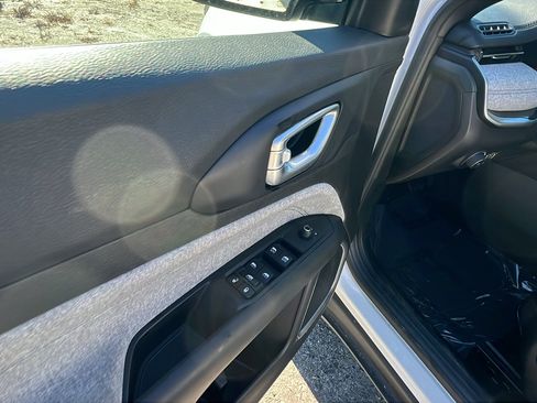 Used 2024 Jeep Compass Latitude image 15