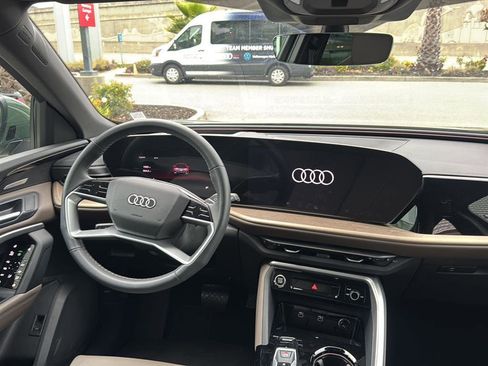 Used 2025 Audi Q5 Premium w/ Premium Plus AWD/4WD image 9