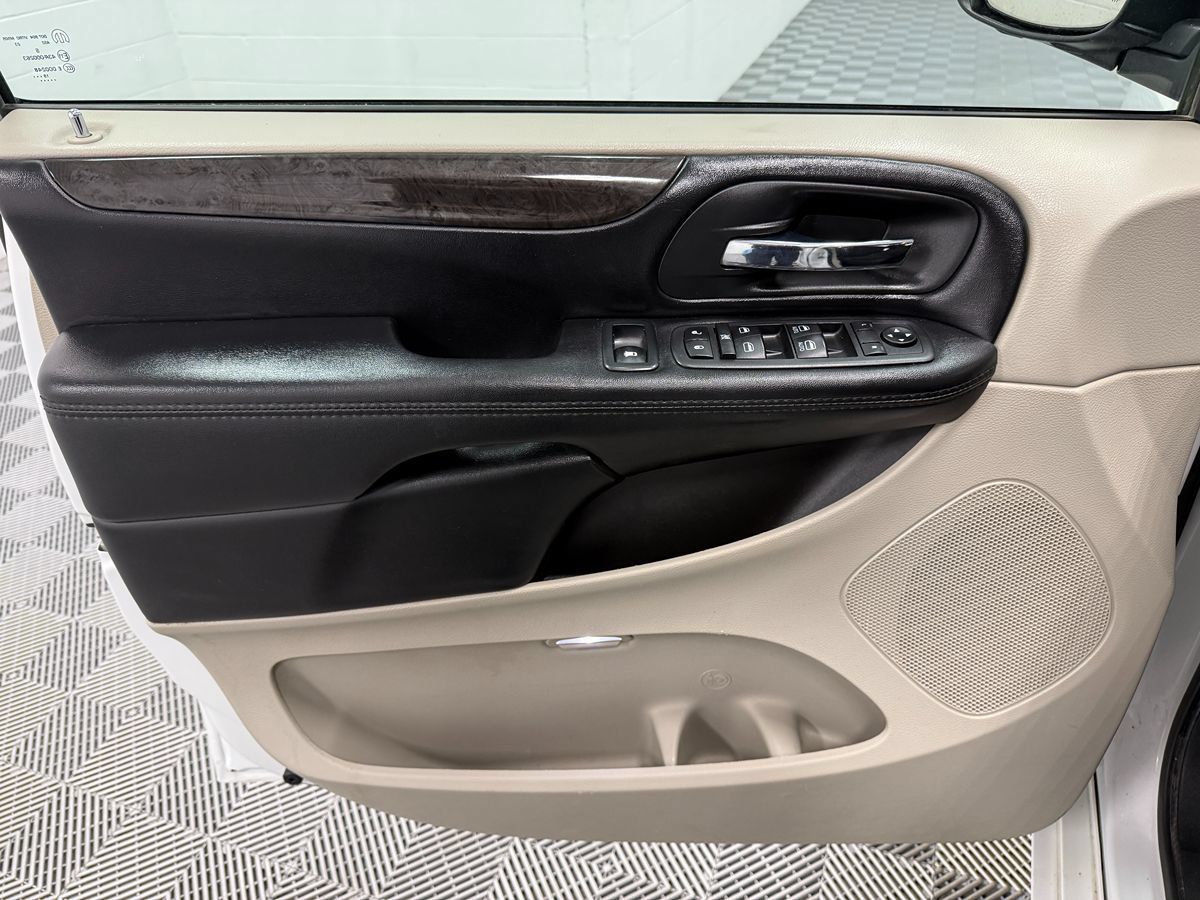 Used 2019 Dodge Grand Caravan SE FWD image 9