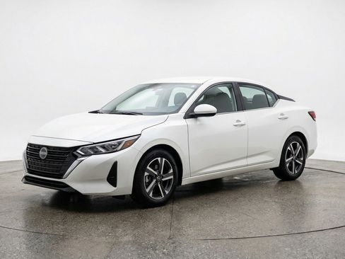 Used 2025 Nissan Sentra SV image 3