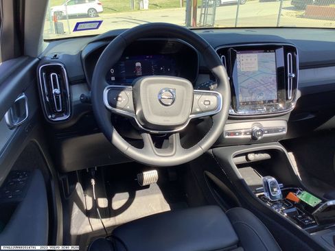 Used 2023 Volvo XC40 B5 Plus w/ Protection Package Premier image 9