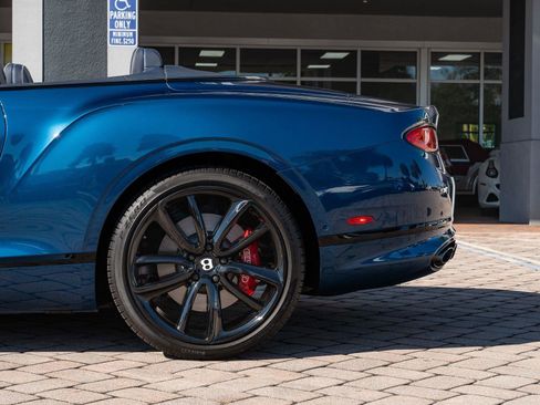Used 2022 Bentley Continental GT image 11