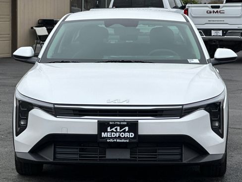 New 2025 Kia K4 LXS image 10