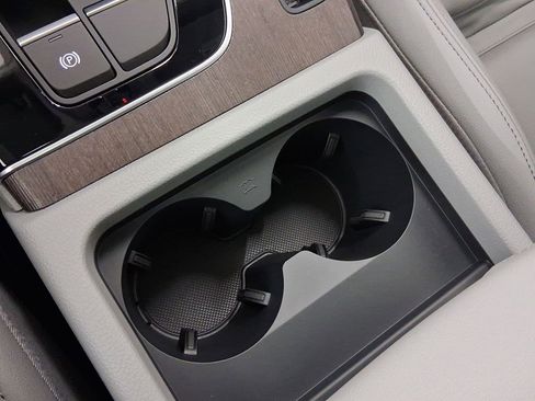 Used 2025 Audi Q5 e Premium image 24