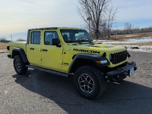 Used 2024 Jeep Gladiator Rubicon w/ Technology Group image 11