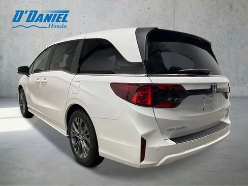 New 2026 Honda Odyssey Touring image 3