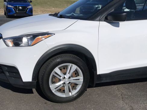 Used 2020 Nissan Kicks S image 2