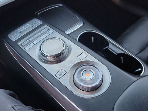 Certified 2022 Genesis GV70 2.5T w/ Advanced Package image 13