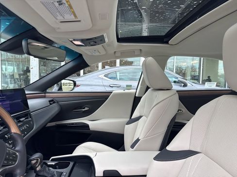 Certified 2024 Lexus ES 300h w/ Luxury Package image 11