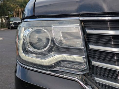 Used 2015 Lincoln Navigator 4WD image 10